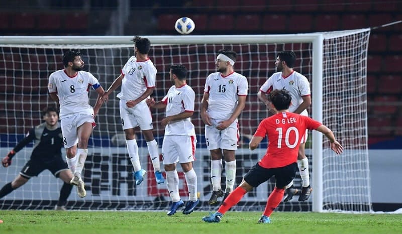 Đá phạt trực tiếp bằng cú sút penalty là cơ hội vàng ghi bàn của nhiều cầu thủ