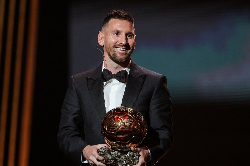 Messi hiện là người nhận được nhiều cúp lưu niệm nhất về cho bản thân
